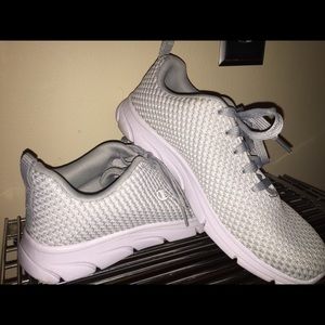 ❤️2 for $30 Champion Apollo sneakers